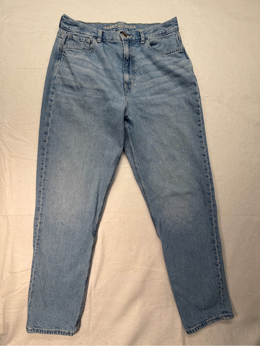 American Eagle Mom Jean High-Rise Light Wash Mom Jeans Regular Fit Size 10 Long